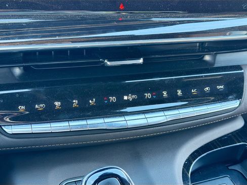 Used 2023 Cadillac Escalade Premium Luxury image 35