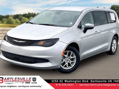 Used 2023 Chrysler Voyager LX FWD image 1