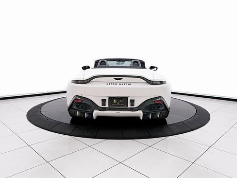 Used 2023 Aston Martin V8 Vantage Roadster image 17