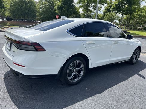 Certified 2025 Honda Accord EX-L image 9
