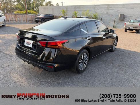 Used 2024 Nissan Altima 2.5 SV FWD image 7