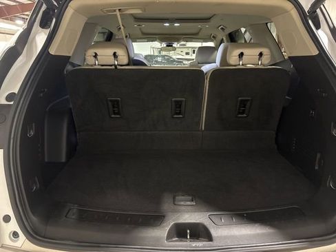Used 2020 Buick Enclave Premium w/ Sun and Sites Package image 25