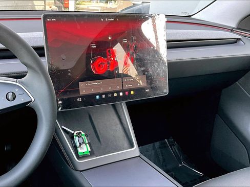 Used 2026 Tesla Model Y Long Range RWD image 6