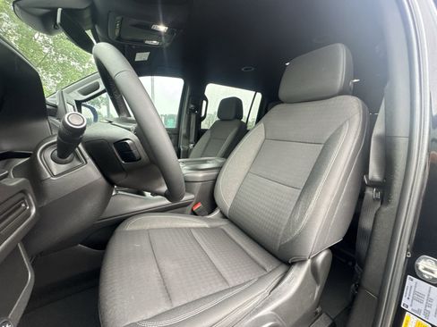 Used 2024 Chevrolet Suburban LS RWD image 11
