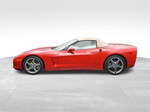 Used 2006 Chevrolet Corvette Convertible RWD image 2