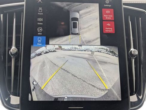 Used 2025 Volvo XC90 B6 Plus image 22