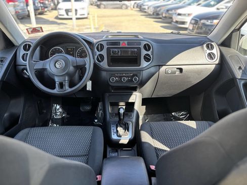 Used 2011 Volkswagen Tiguan S image 19