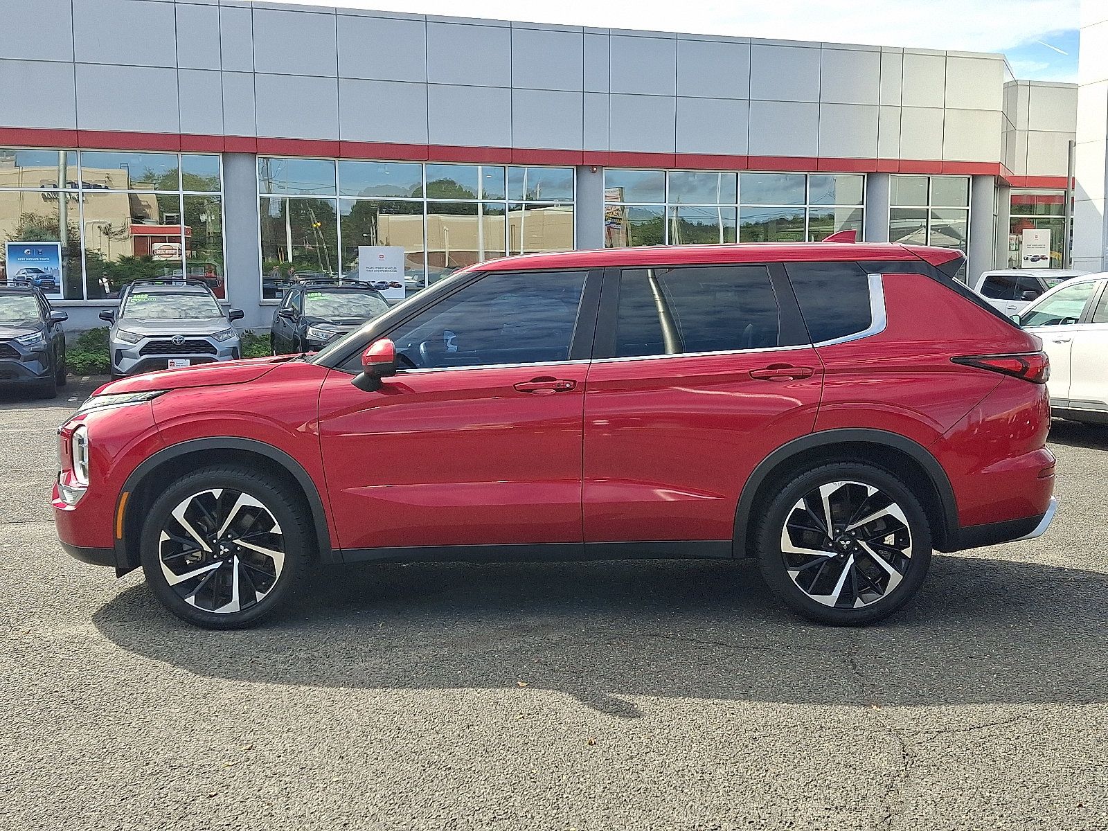 Used 2022 Mitsubishi Outlander SE AWD/4WD image 4