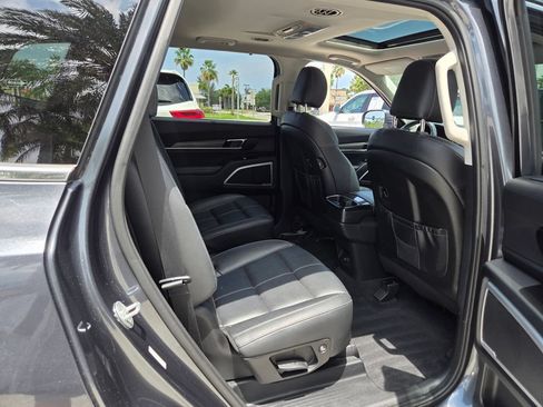 Used 2021 Kia Telluride EX w/ EX Premium Package FWD image 18