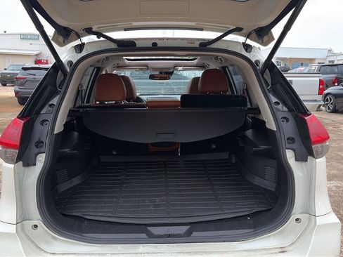 Used 2018 Nissan Rogue SL w/ Premium Package FWD image 3