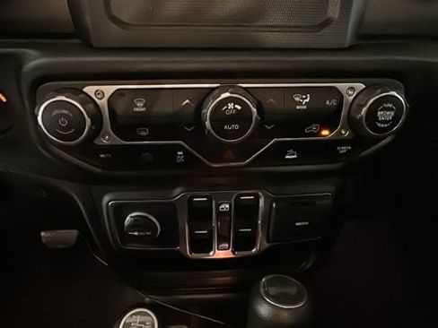 Used 2023 Jeep Wrangler Unlimited AWD/4WD image 21