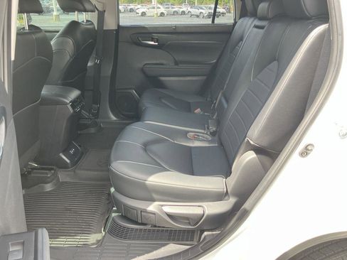 Used 2023 Toyota Highlander XLE image 23