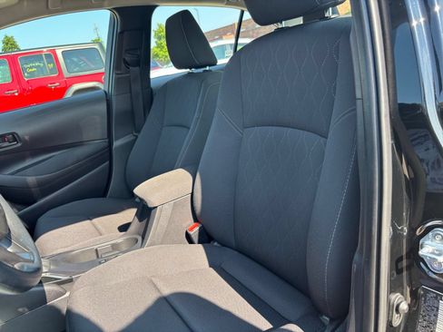 Used 2025 Toyota Corolla LE FWD image 34
