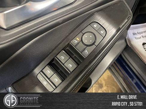 Used 2025 Nissan Rogue SV AWD/4WD image 12