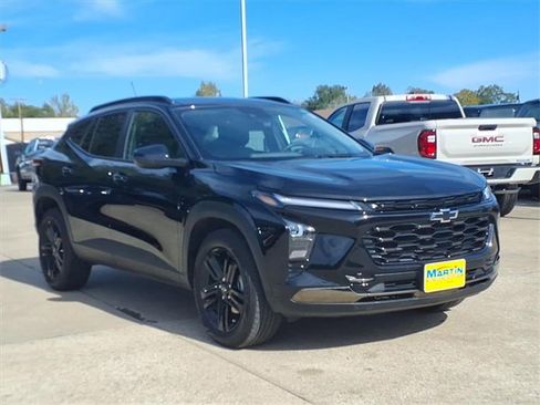 Used 2025 Chevrolet Trax ACTIV w/ Driver Confidence Package image 3
