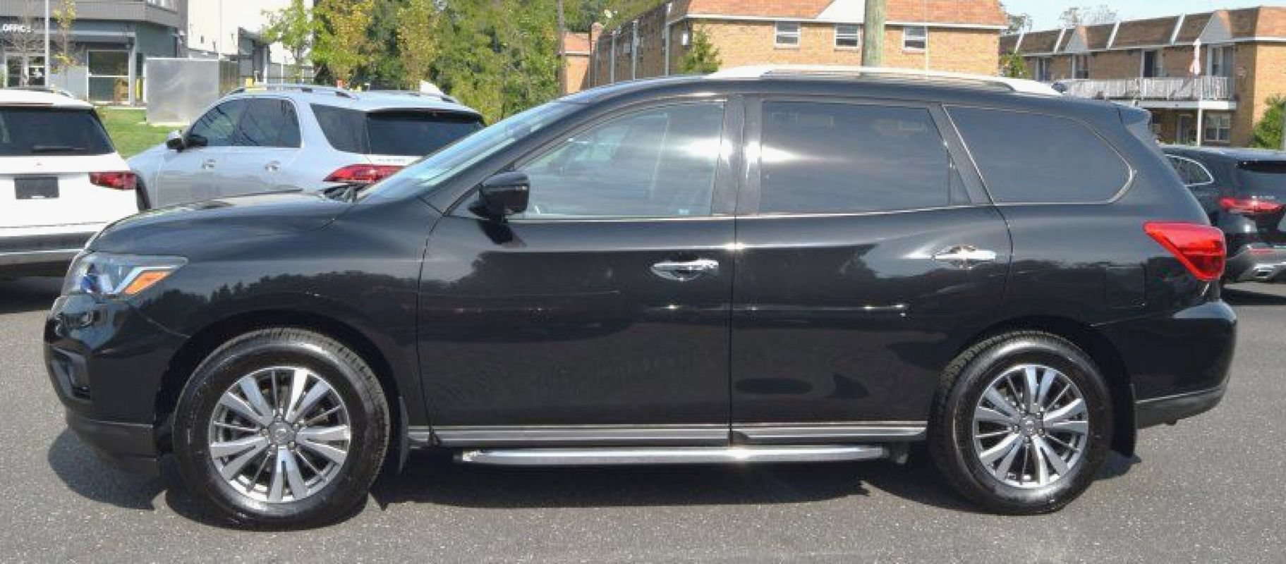 Used 2019 Nissan Pathfinder SL AWD/4WD image 4