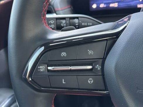 Used 2024 Chevrolet Traverse RS image 39