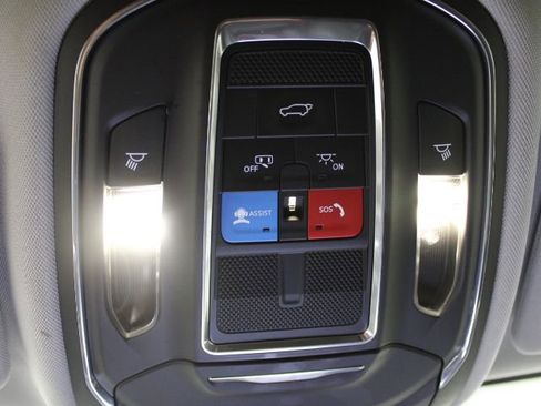 Used 2023 Jeep Grand Cherokee Limited w/ Black Appearance Package image 41