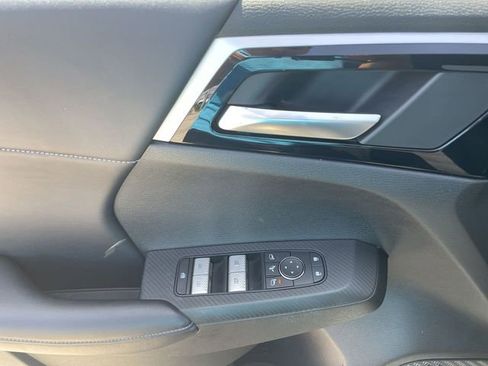 Used 2025 Mitsubishi Outlander SE FWD image 23