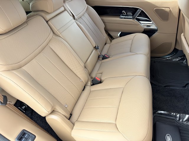 New 2026 Land Rover Range Rover Long Wheelbase SE AWD/4WD image 12