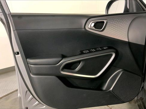 Certified 2025 Kia Soul LX w/ LX Technology Package image 24