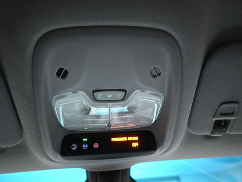 Used 2019 Chevrolet Bolt Premier w/ Infotainment Package FWD image 22