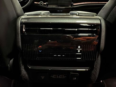 Used 2022 Jeep Wagoneer Series I w/ Premium Group I AWD/4WD image 14
