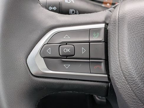 Used 2024 Jeep Compass Latitude w/ Sun and Sound Group AWD/4WD image 19