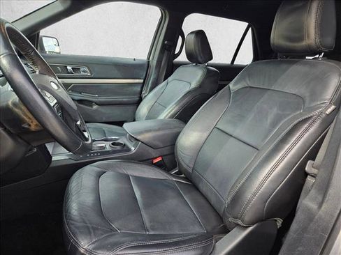 Used 2018 Ford Explorer XLT w/ Equipment Group 202A image 16