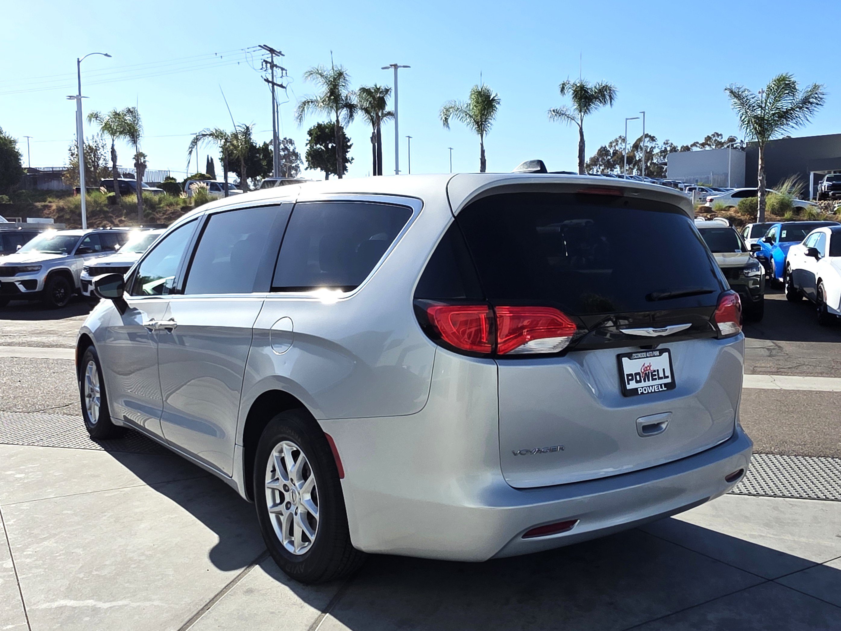 Certified 2023 Chrysler Voyager LX FWD image 3