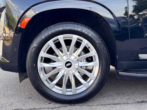 Used 2024 Cadillac Escalade ESV Premium Luxury AWD/4WD image 11