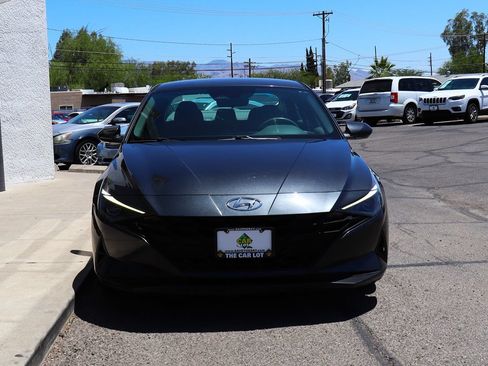 Used 2021 Hyundai Elantra SE FWD image 16