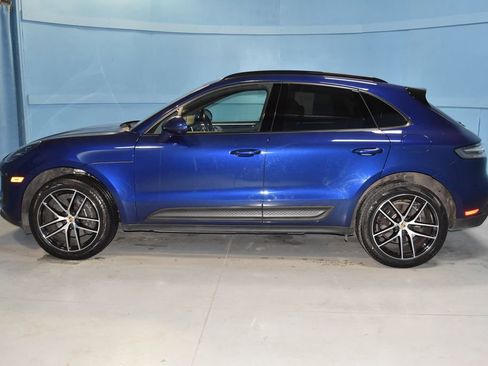Certified 2024 Porsche Macan image 2