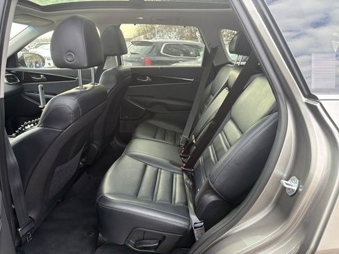 Used 2019 Kia Sorento SX image 24