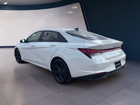 Used 2023 Hyundai Elantra SEL image 3