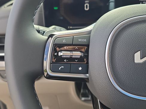 New 2026 Kia Carnival LXS FWD image 30