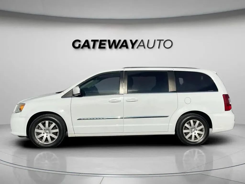 Used 2014 Chrysler Town & Country Touring FWD image 3
