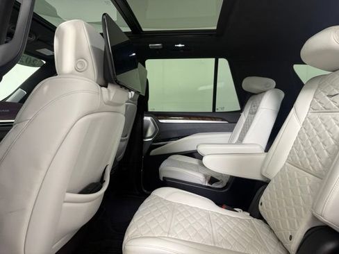 Used 2025 Cadillac Escalade Sport Platinum w/ LPO, Floor Liner Package AWD/4WD image 17