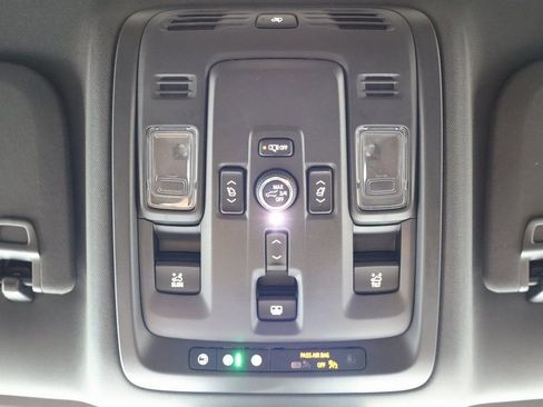 New 2025 Chevrolet Suburban Premier image 35