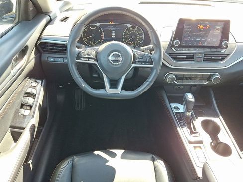 Used 2023 Nissan Altima 2.5 SR AWD/4WD image 2
