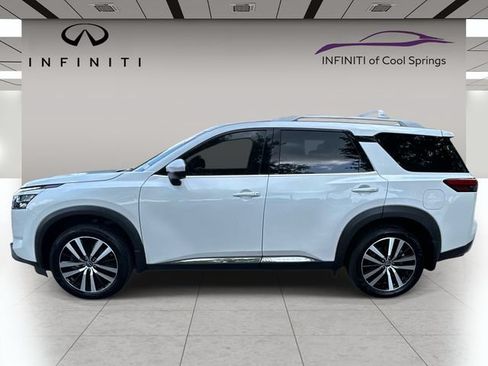 Used 2025 Nissan Pathfinder Platinum w/ Cargo Package FWD image 4
