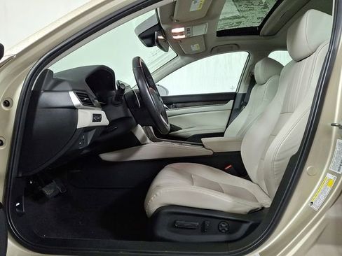 Used 2018 Honda Accord Touring image 15