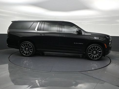 Used 2026 Chevrolet Suburban High Country AWD/4WD image 7