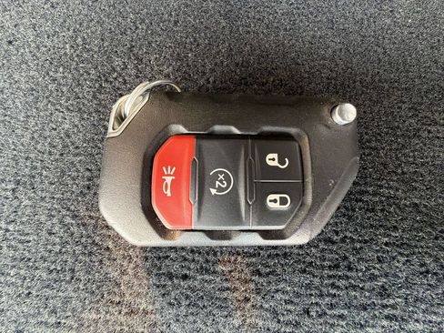 Used 2018 Jeep Wrangler Unlimited Sahara AWD/4WD image 28