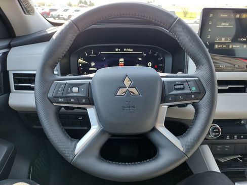 New 2026 Mitsubishi Outlander SE image 7