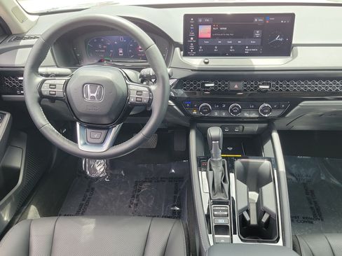 Used 2025 Honda Accord Touring image 17