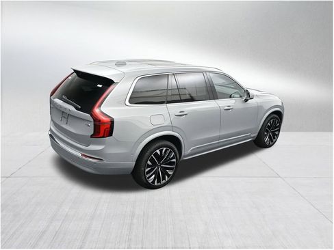Used 2025 Volvo XC90 T8 Plus AWD/4WD image 21
