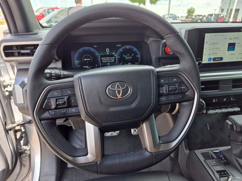 Certified 2025 Toyota Tacoma TRD Sport AWD/4WD image 9