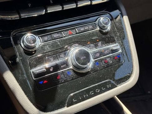 Used 2022 Lincoln Corsair AWD w/ Equipment Group 101A image 27