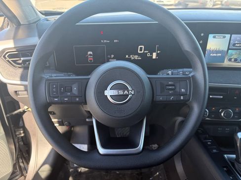 Certified 2025 Nissan Kicks SV image 18